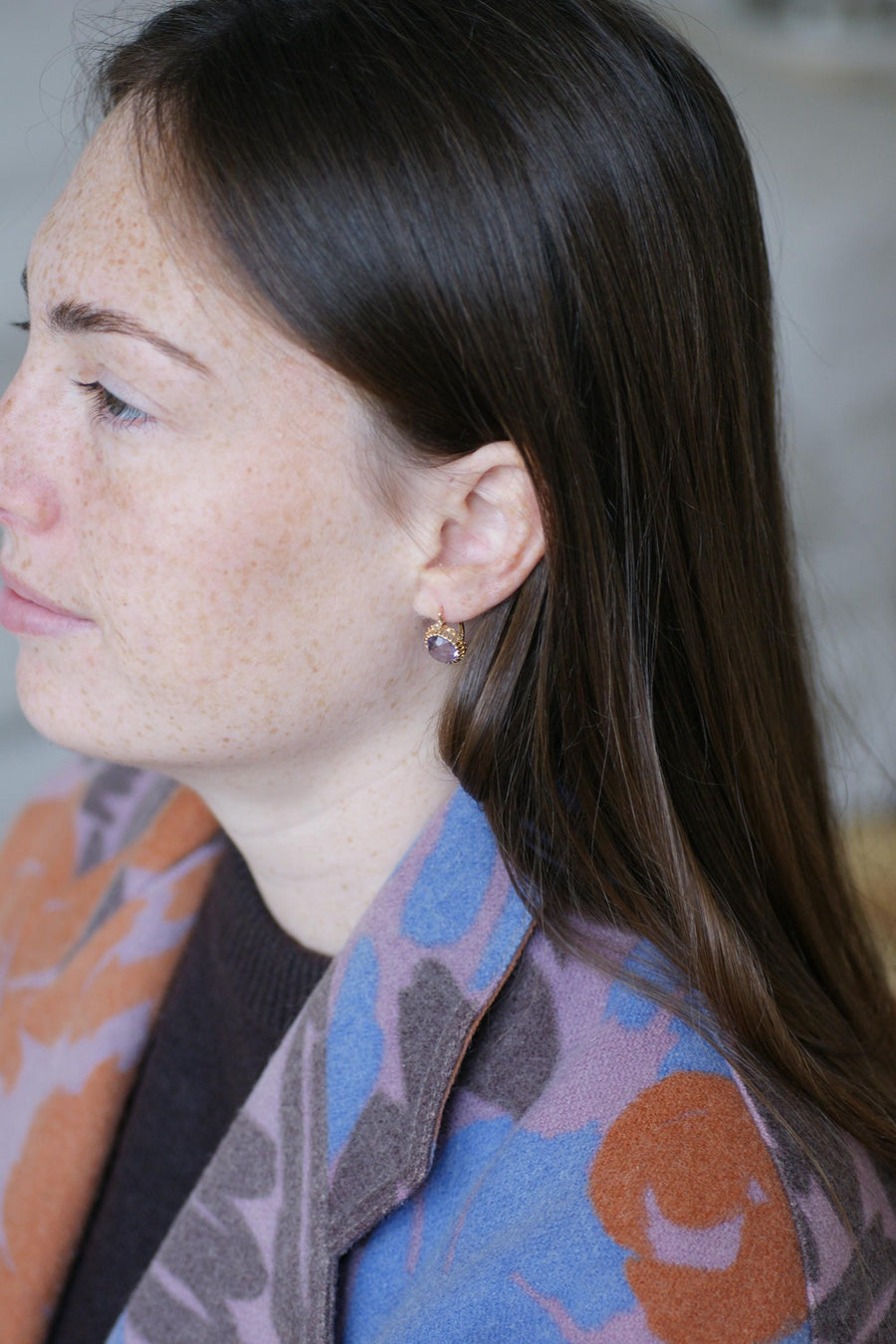 Boucles d'Oreilles Dormeuses Anciennes Améthystes et Diamants sur Or Jaune