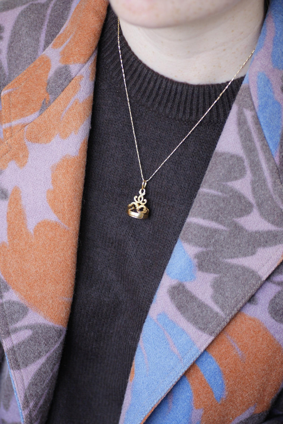 Pendentif Sceau Cachet Ancien en Or Jaune et Améthyste Intaille Armoirie Ecclésiastique