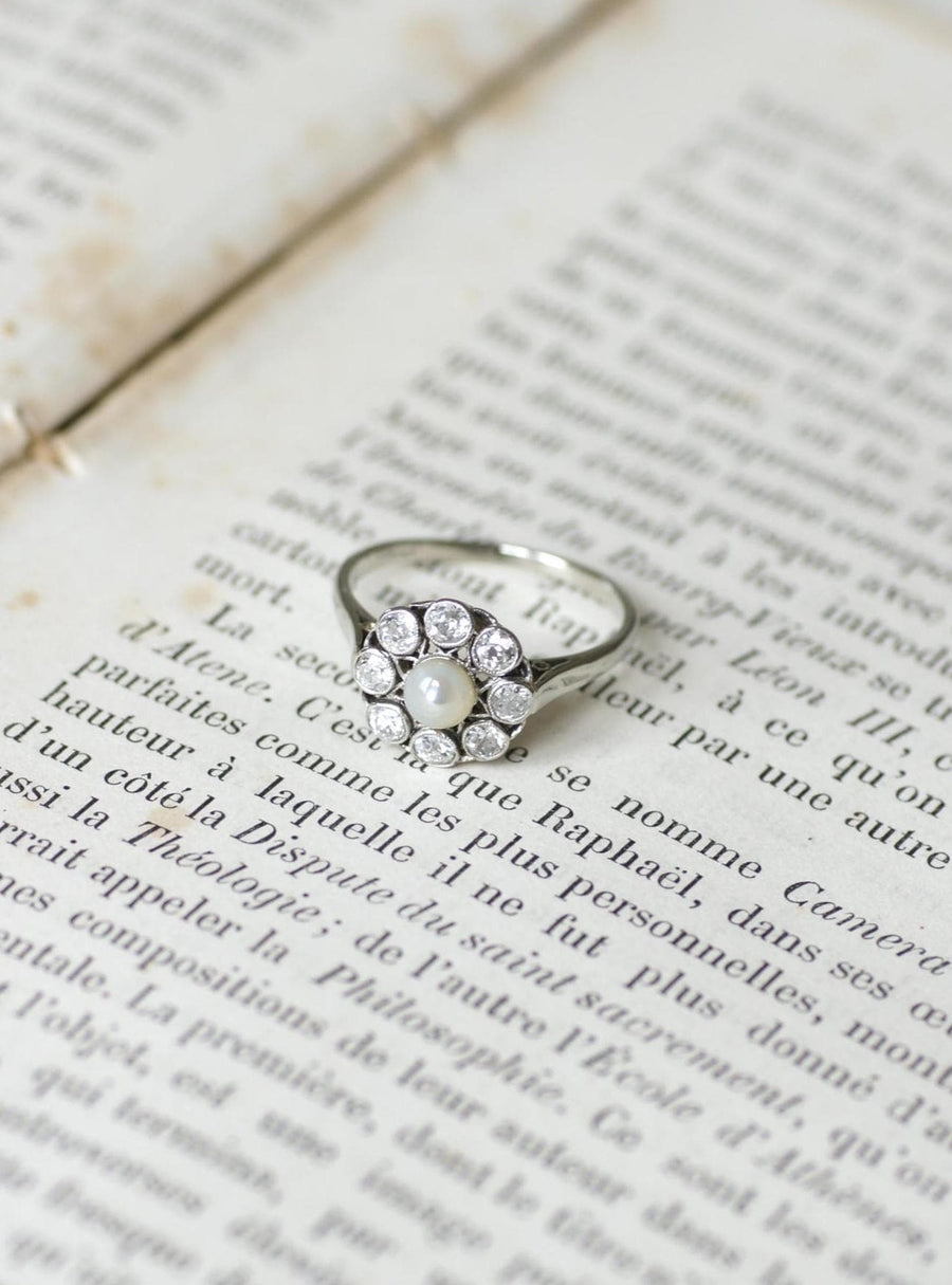 Bague Marguerite Ancienne Perle Bouton et Diamant sur Or Blanc et Platine