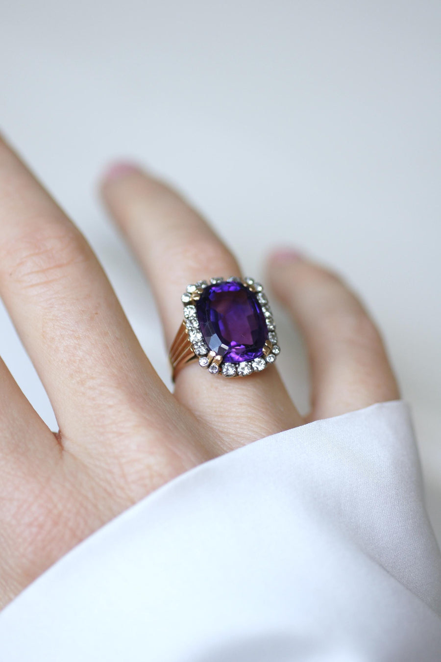 Bague Cocktail Améthyste et Diamants sur Or Rose et Platine Années 60