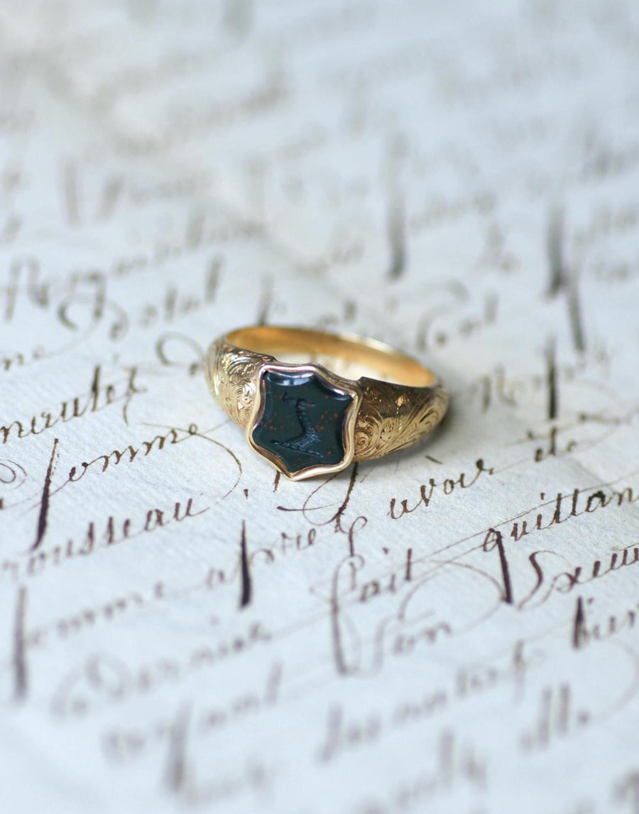 Bague Ancienne Chevalière Intaille Jaspe Sanguin sur Or Jaune