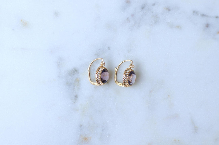 Boucles d'Oreilles Dormeuses Anciennes Améthystes et Diamants sur Or Jaune