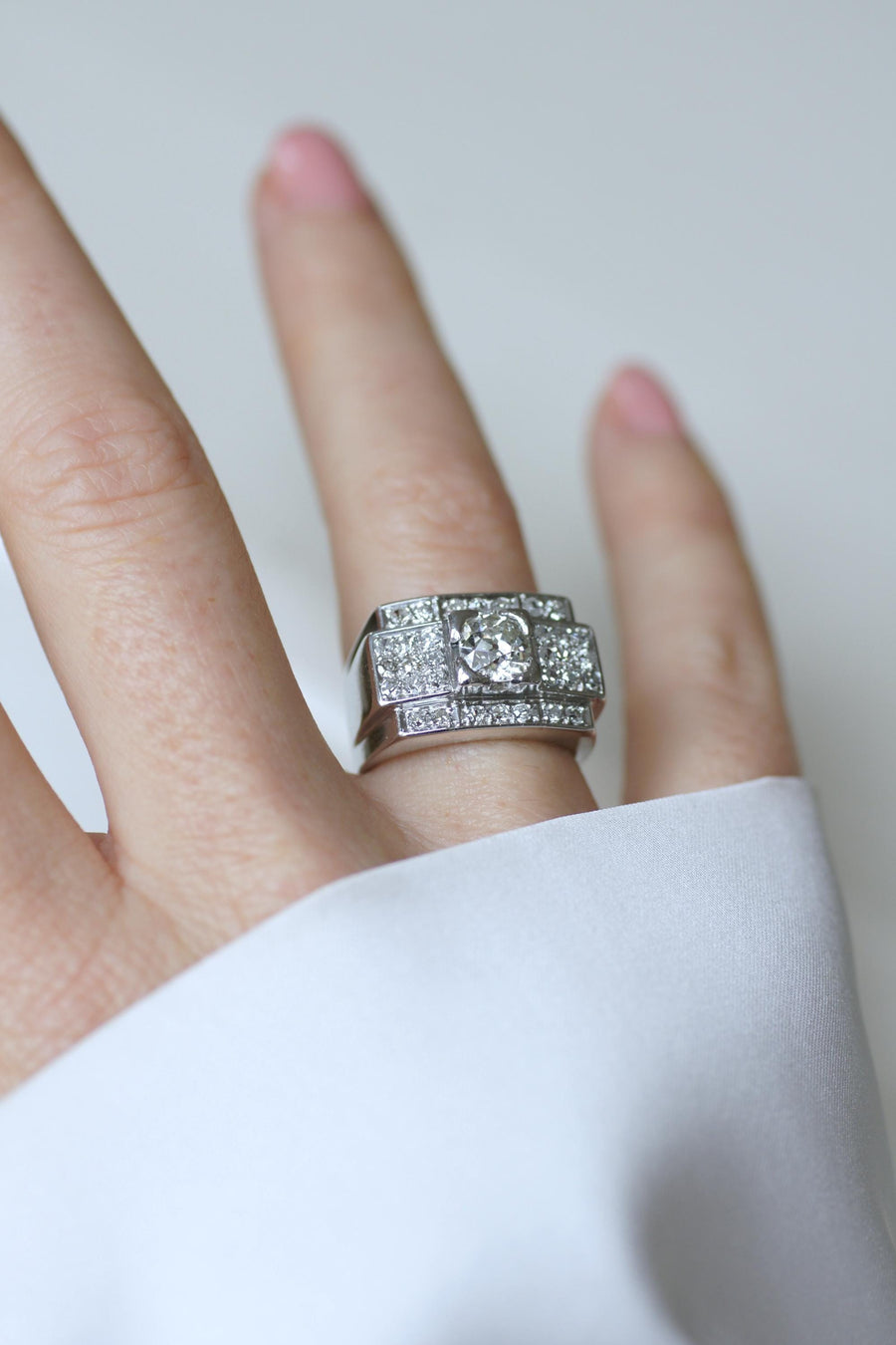 Large Bague Bandeau Art Déco Diamants 2,10 Cts sur Platine