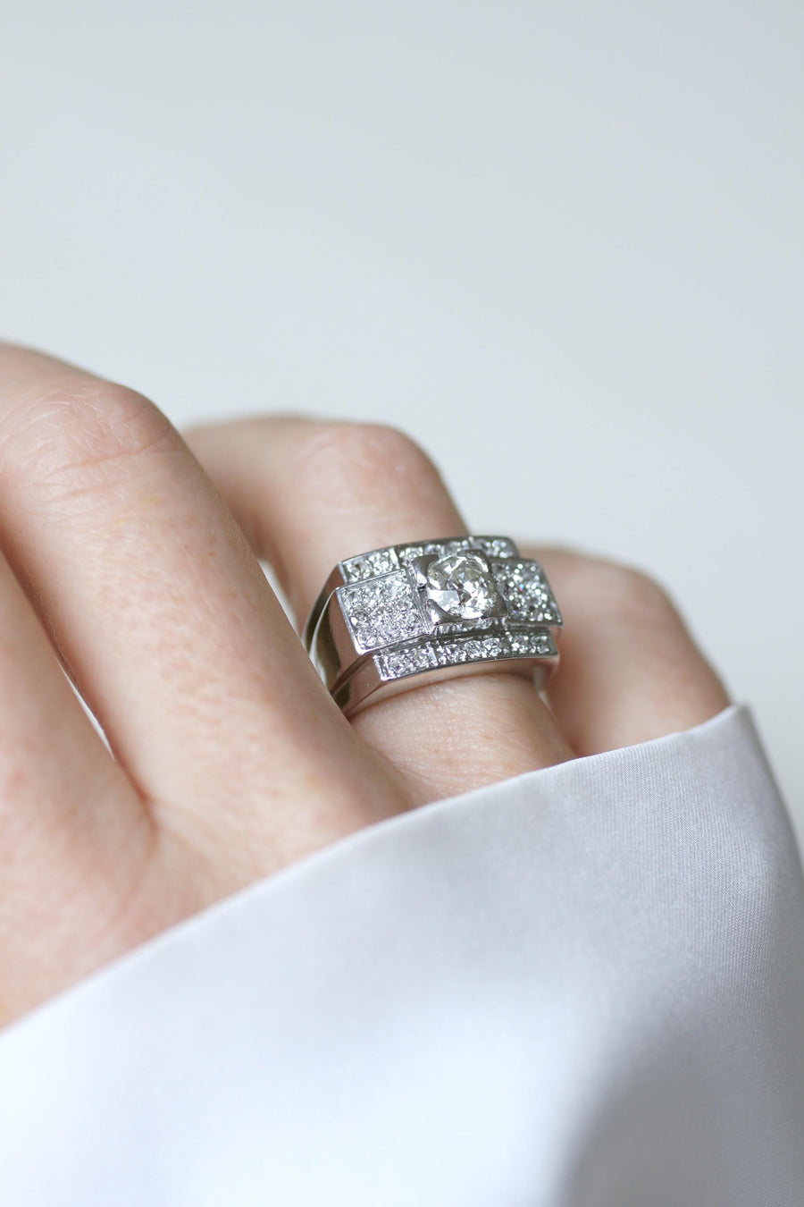 Large Bague Bandeau Art Déco Diamants 2,10 Cts sur Platine