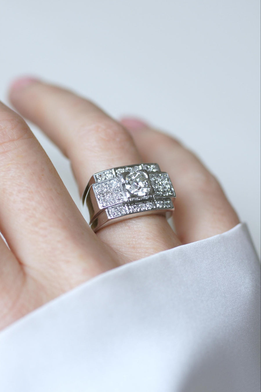 Large Bague Bandeau Art Déco Diamants 2,10 Cts sur Platine
