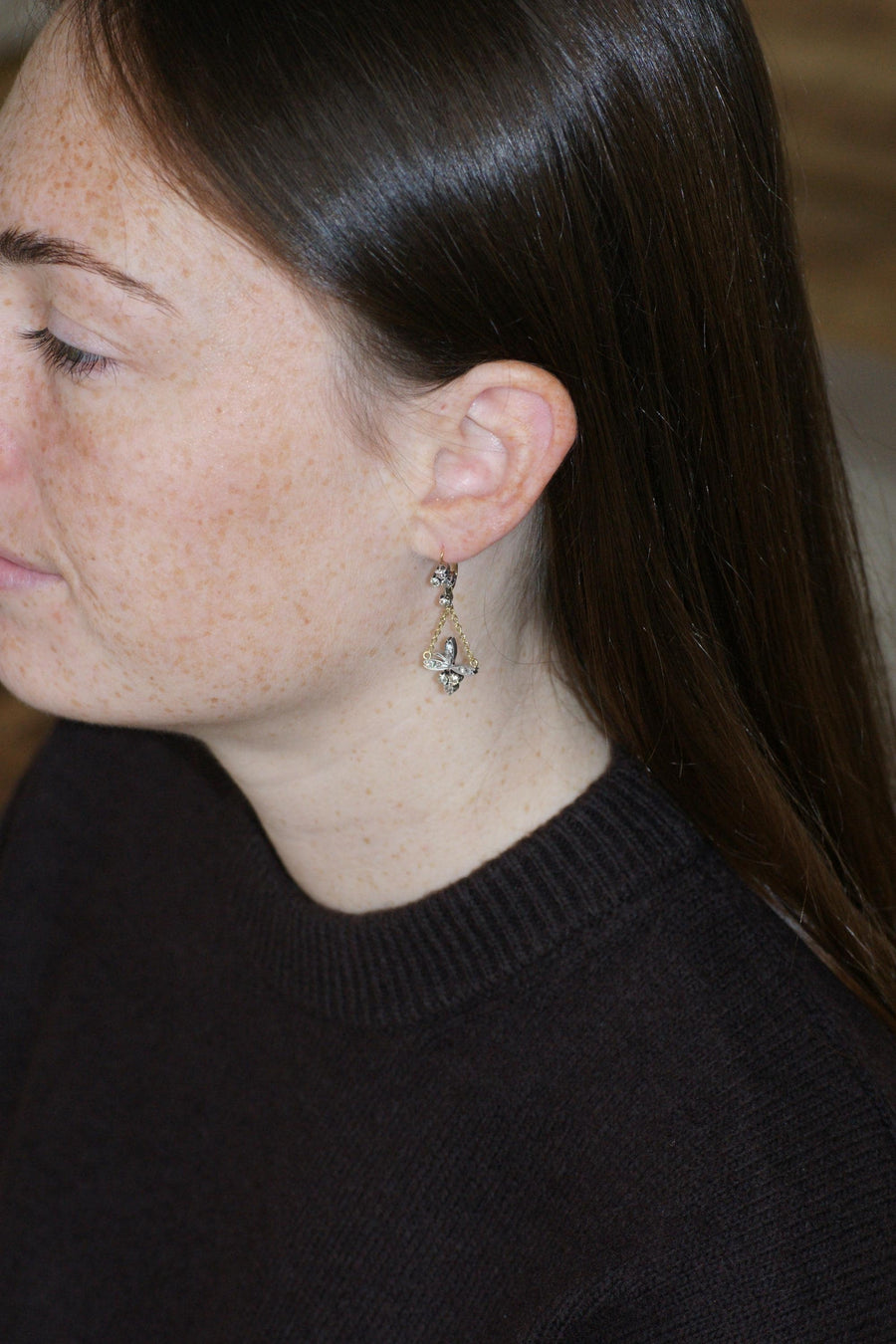 Boucles d'Oreilles Dormeuses Anciennes Trèfle et Fleur Diamants sur Or et Argent