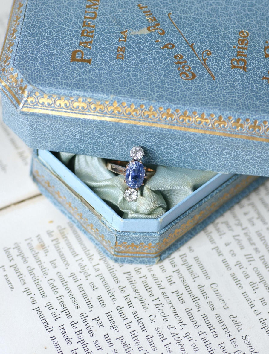 Bague Belle Epoque Saphir de Ceylan Non Chauffé 3,30 Cts et Diamants sur Or Rose et Platine