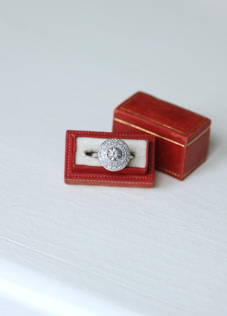 Bague Cible Art Déco Double Entourage Diamants 0,60 Ct sur Or Blanc et Platine
