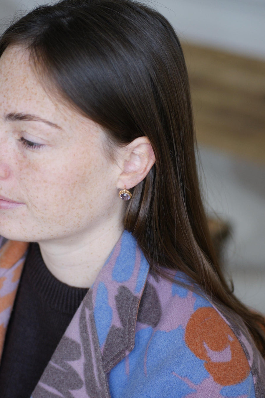 Boucles d'Oreilles Dormeuses Anciennes Améthystes et Diamants sur Or Jaune