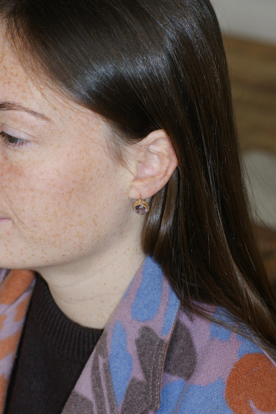 Boucles d'Oreilles Dormeuses Anciennes Améthystes et Diamants sur Or Jaune