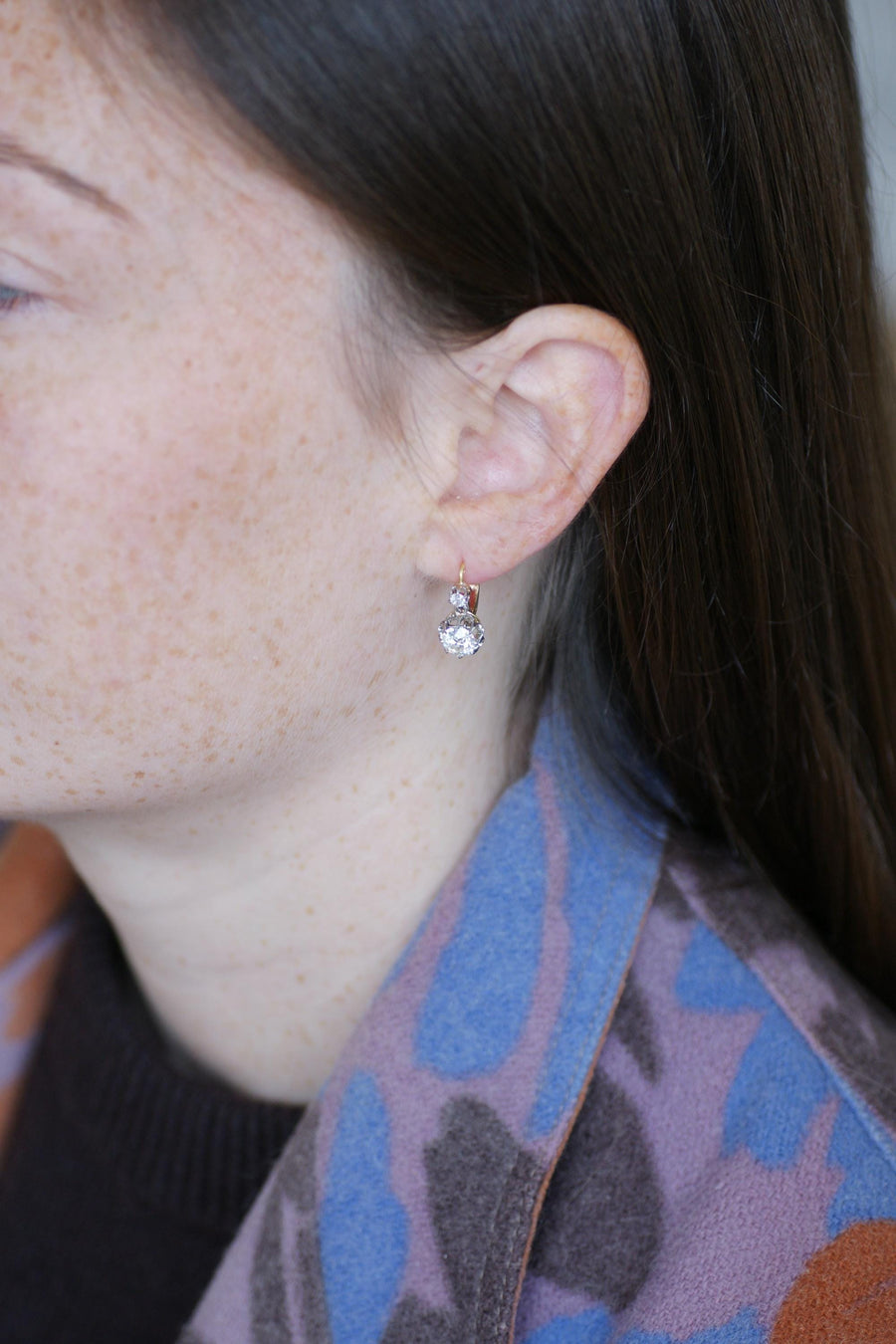 Boucles d'Oreilles Dormeuses Anciennes Diamants 2,15 Cts sur Or et Platine