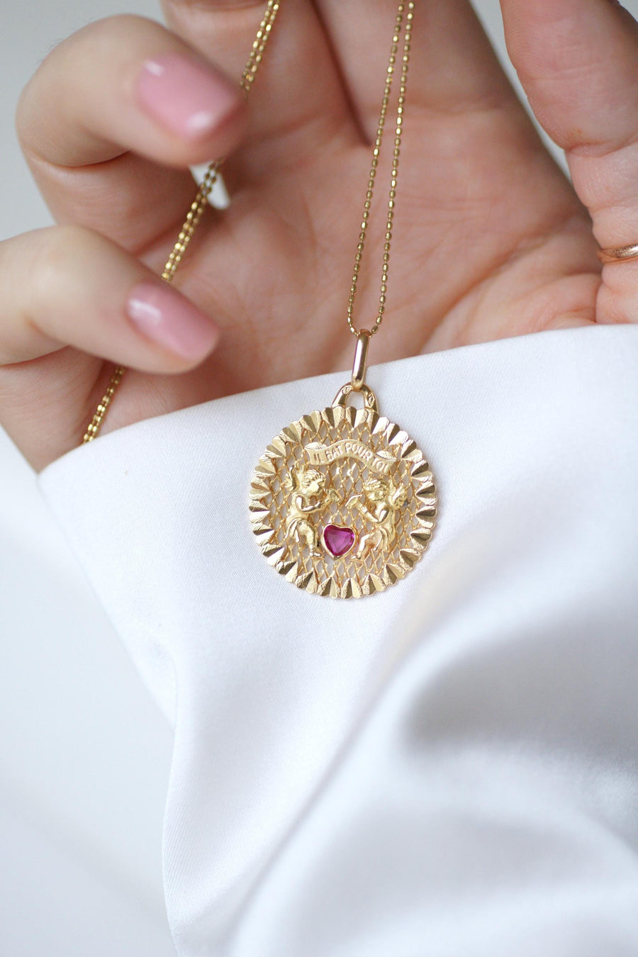 Pendentif Médaille d'Amour Or Jaune Anges Coeur Rubis "Il Bat Pour Toi"