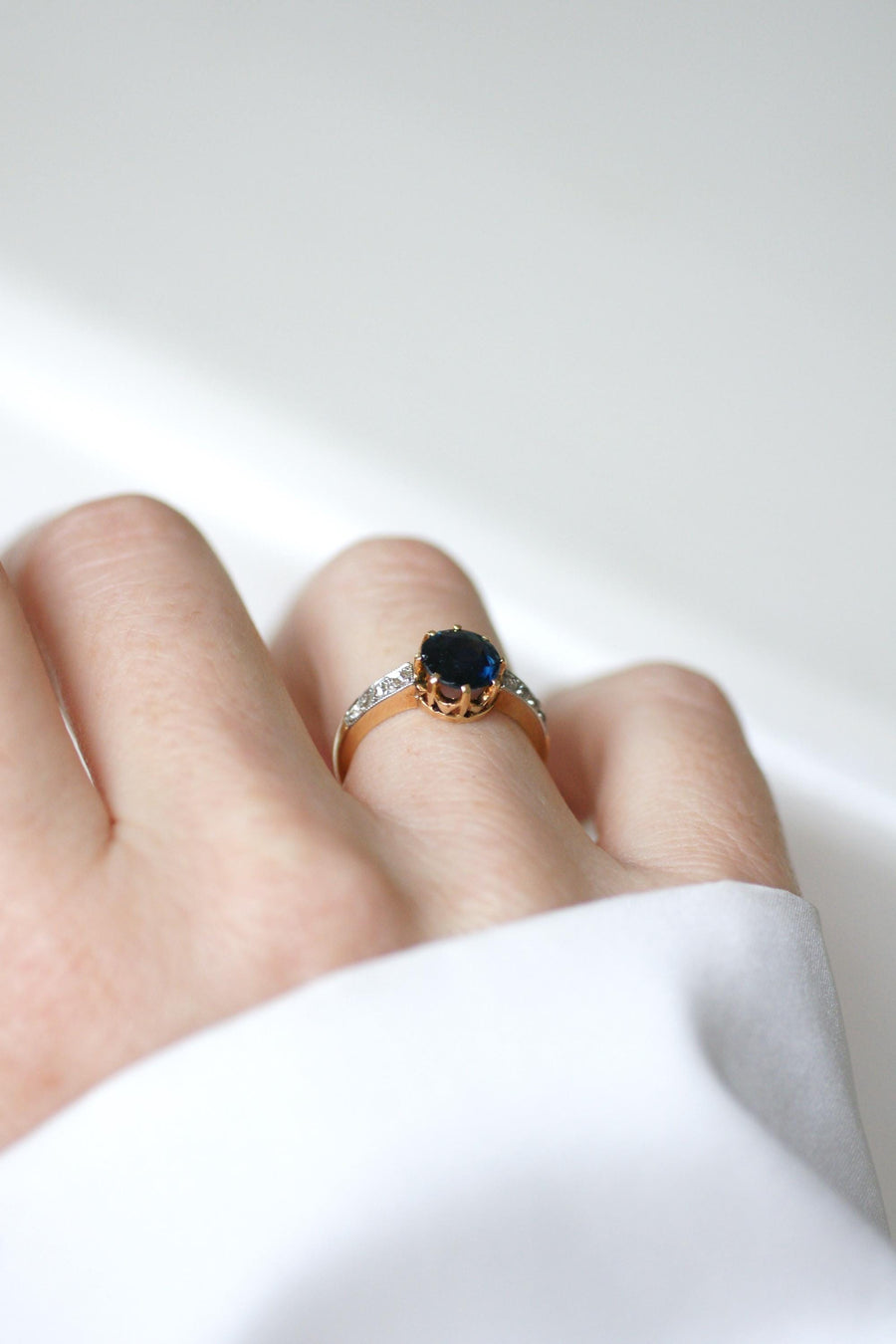 Bague Belle Epoque Saphir 1,50 Cts et Diamants sur Or Jaune et Platine