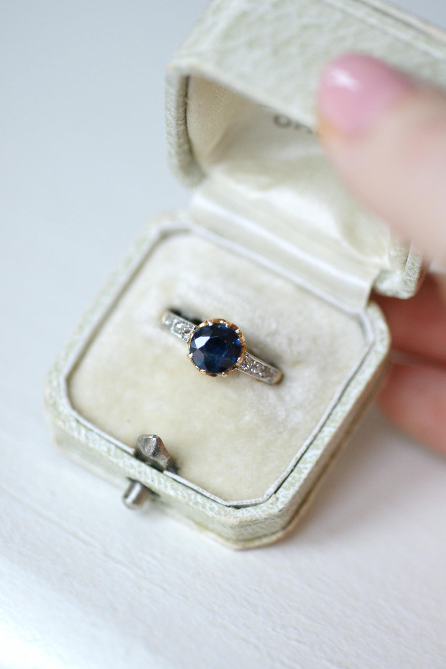 Bague Belle Epoque Saphir 1,50 Cts et Diamants sur Or Jaune et Platine