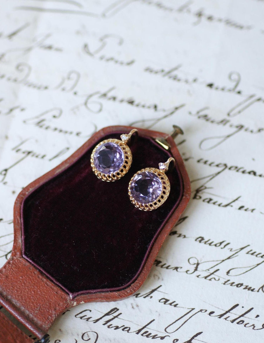 Boucles d'Oreilles Dormeuses Anciennes Améthystes et Diamants sur Or Jaune