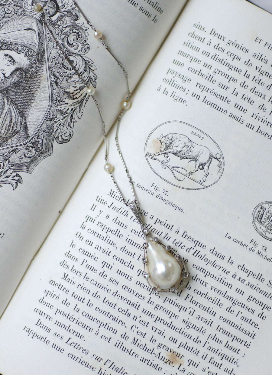 Collier Art Déco Pendentif Goutte Perle & Diamants sur Or et Platine