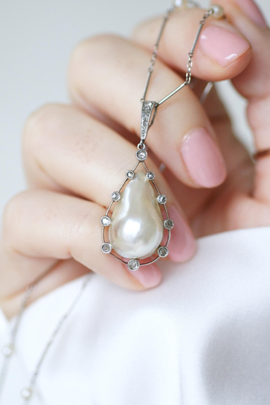 Collier Art Déco Pendentif Goutte Perle & Diamants sur Or et Platine