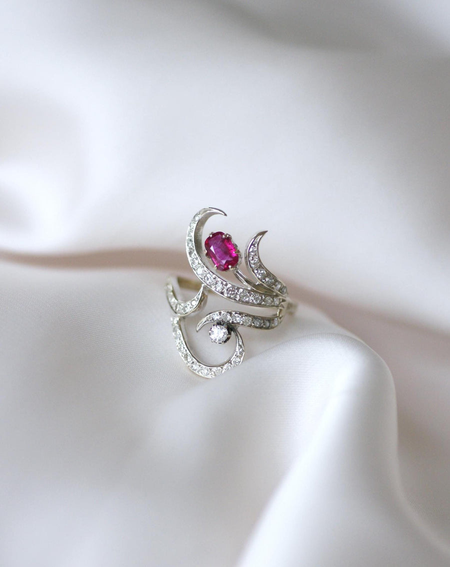 Bague Arabesque Rubis Birman Non Chauffé et Diamants sur Or Blanc