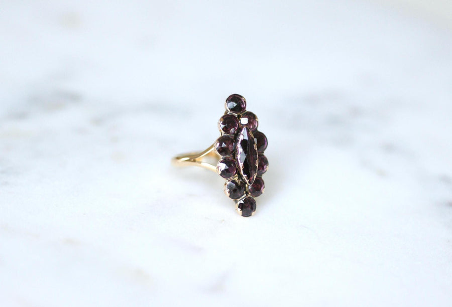 Bague Marquise Ancienne en Or Rose et Grenats de Perpignan