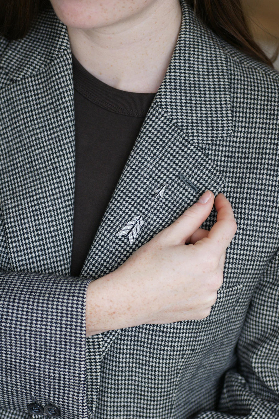 Broche Flèche Diamants Art Déco sur Or Blanc et Platine