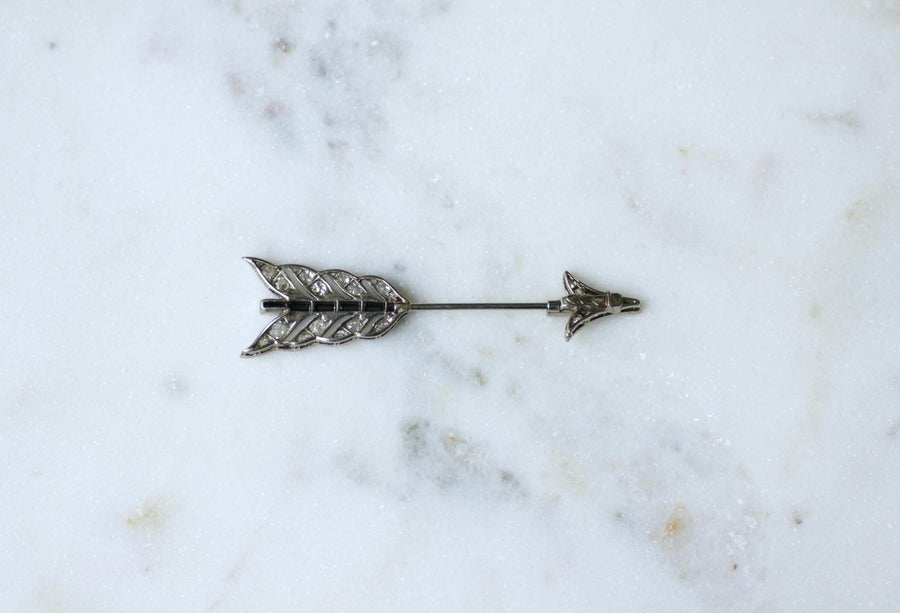 Broche Flèche Diamants Art Déco sur Or Blanc et Platine