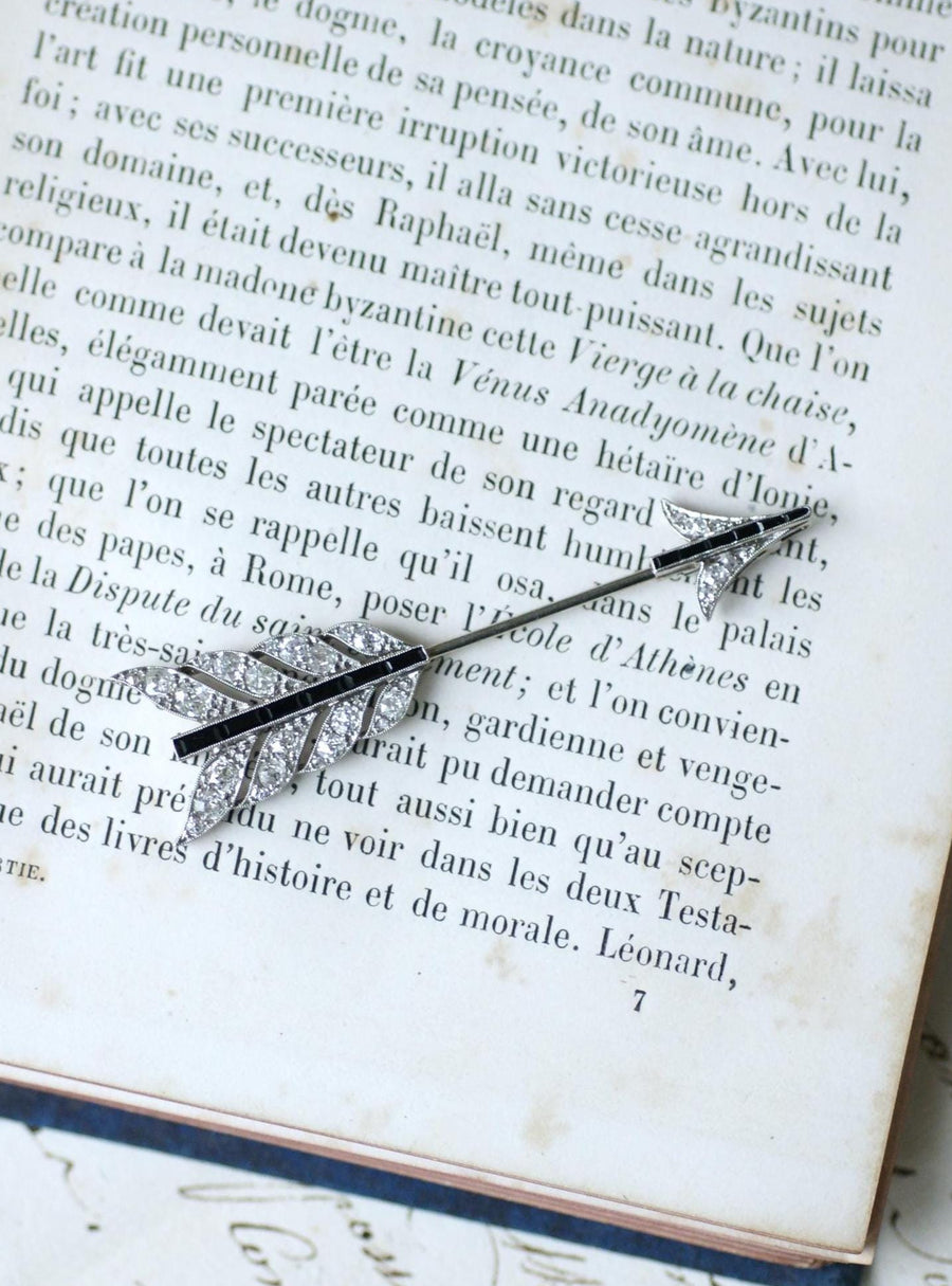 Broche Flèche Diamants Art Déco sur Or Blanc et Platine