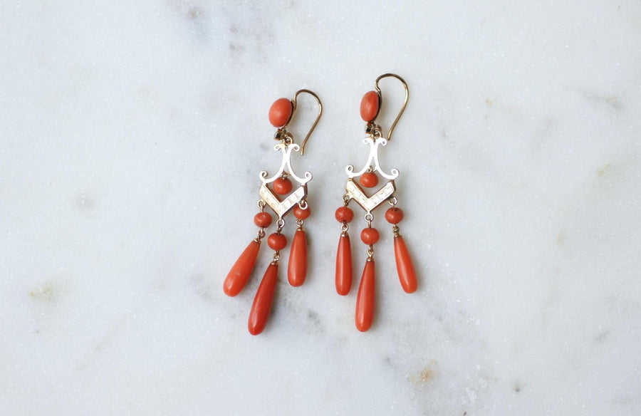 Boucles d'Oreilles Girandoles Anciennes Or Rose et Goutte de corail