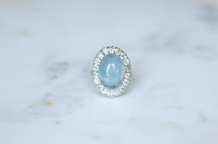 Bague Marguerite Art Déco Cabochon Aigue Marine et Diamants sur Or et Platine