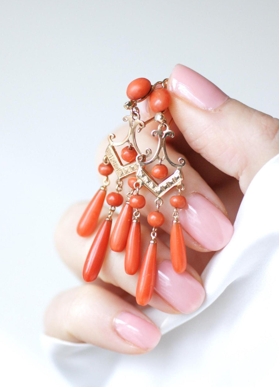 Boucles d'Oreilles Girandoles Anciennes Or Rose et Goutte de corail