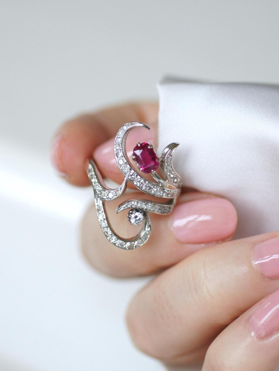 Bague Arabesque Rubis Birman Non Chauffé et Diamants sur Or Blanc