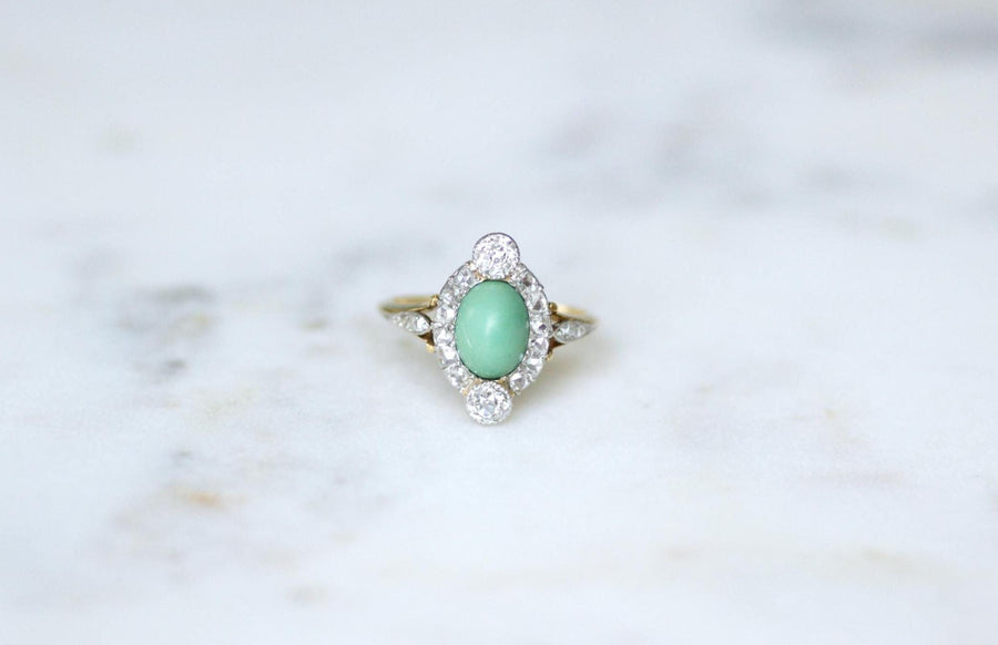 Bague Belle Epoque Turquoise Entourage Diamants 0.75 Ct sur Or Jaune et Platine
