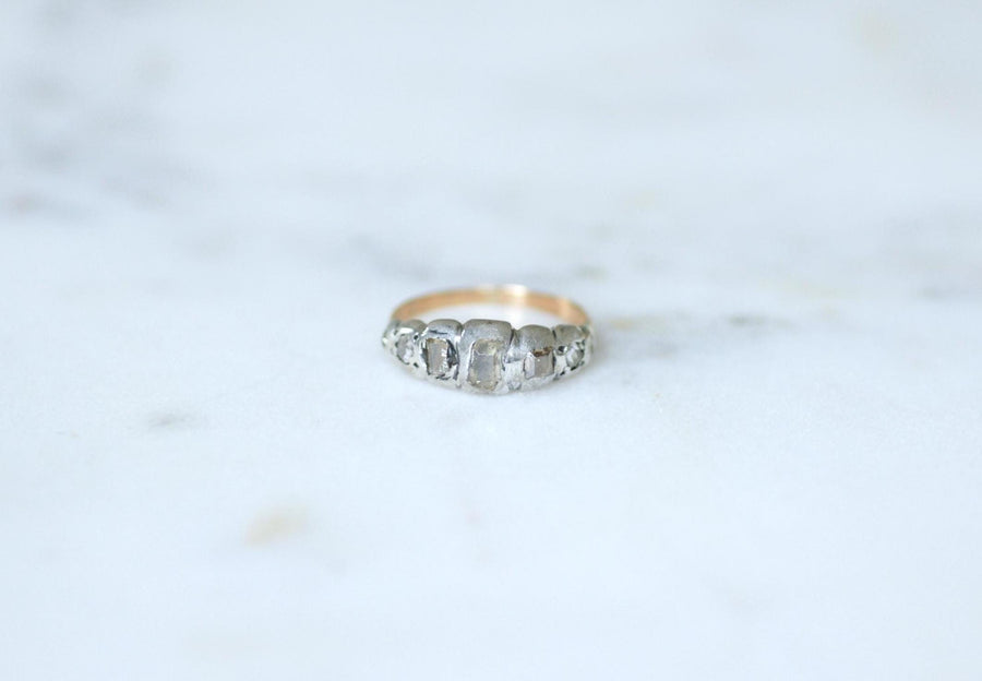 Bague Ancienne Jarretière Diamants Taillés en Table et en Rose sur Or rose et Argent