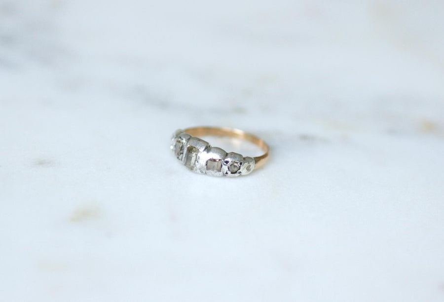 Bague Ancienne Jarretière Diamants Taillés en Table et en Rose sur Or rose et Argent