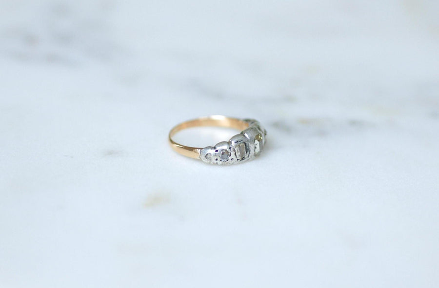 Bague Ancienne Jarretière Diamants Taillés en Table et en Rose sur Or rose et Argent