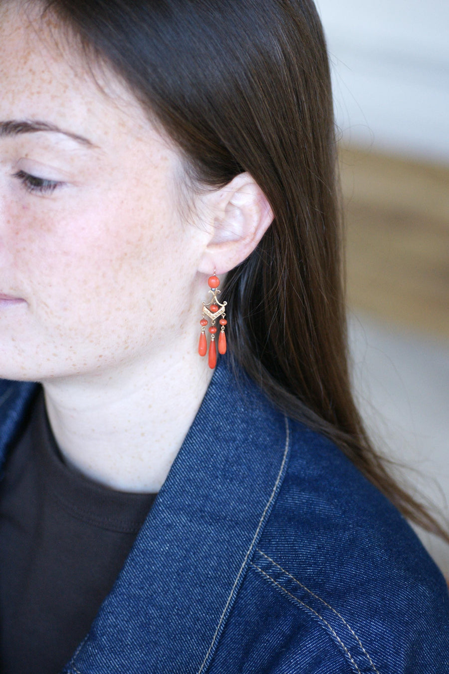 Boucles d'Oreilles Girandoles Anciennes Or Rose et Goutte de corail