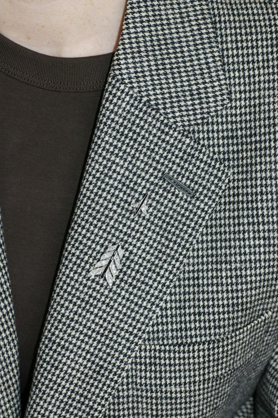 Broche Flèche Diamants Art Déco sur Or Blanc et Platine