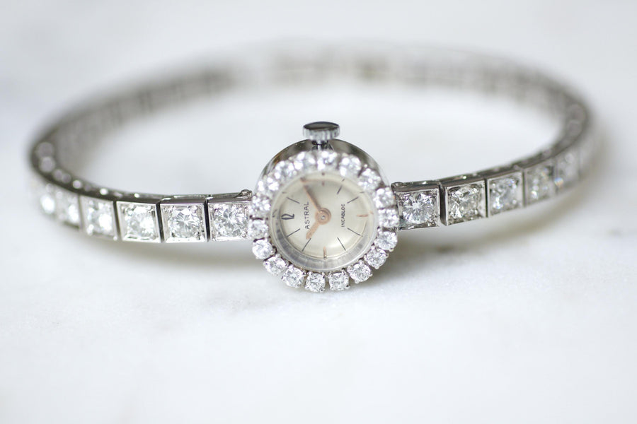 Montre Bracelet de Dame Astral Diamants 5,70 Cts sur Or Blanc Années 60