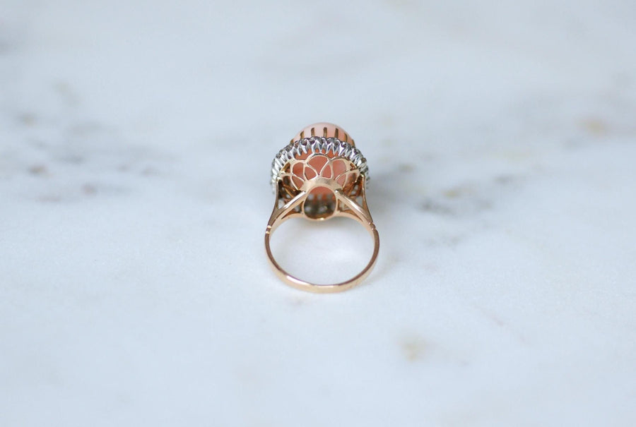 Bague Marguerite Belle Epoque Corail Peau d'Ange Entourage Diamants