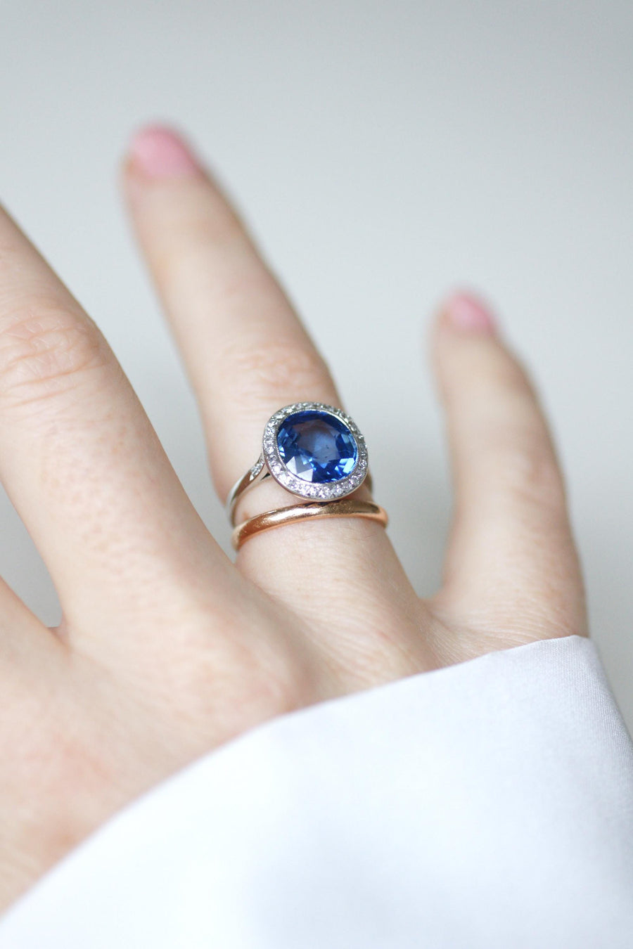 Bague Pompadour Art Déco Saphir de Ceylan Non Chauffé 4,30 Cts et Diamants sur Platine