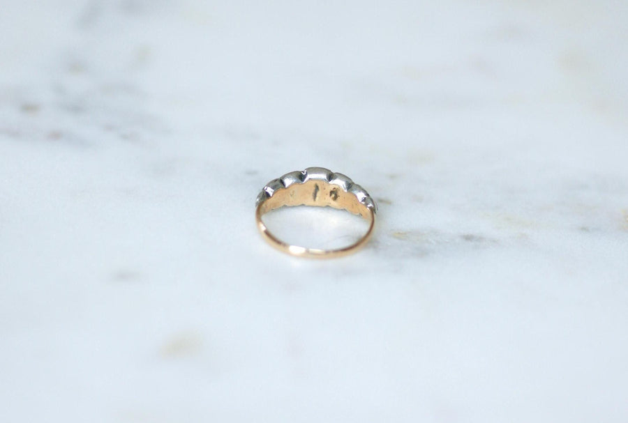 Bague Ancienne Jarretière Diamants Taillés en Table et en Rose sur Or rose et Argent