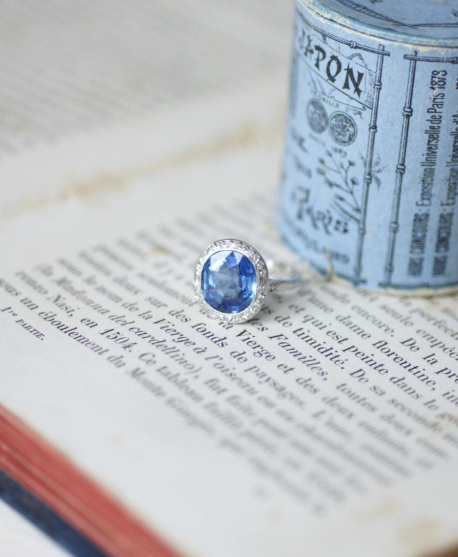 Bague Pompadour Art Déco Saphir de Ceylan Non Chauffé 4,30 Cts et Diamants sur Platine