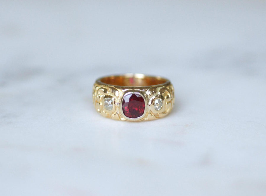 Bague Ancienne Bandeau Rubis 1,70 Cts et Diamants sur Or Jaune