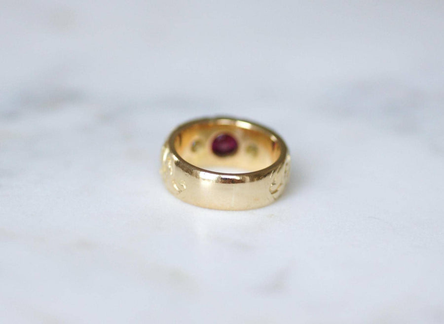 Bague Ancienne Bandeau Rubis 1,70 Cts et Diamants sur Or Jaune