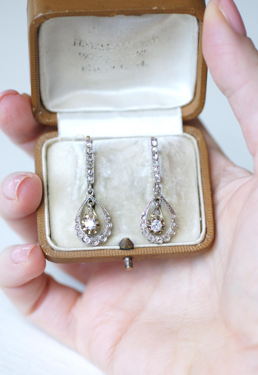 Boucles D'Oreilles Dormeuses Pendantes - Pierre Goutte Blanche - Plaqué Or Haute Tenue - Avec Écrin Cadeau