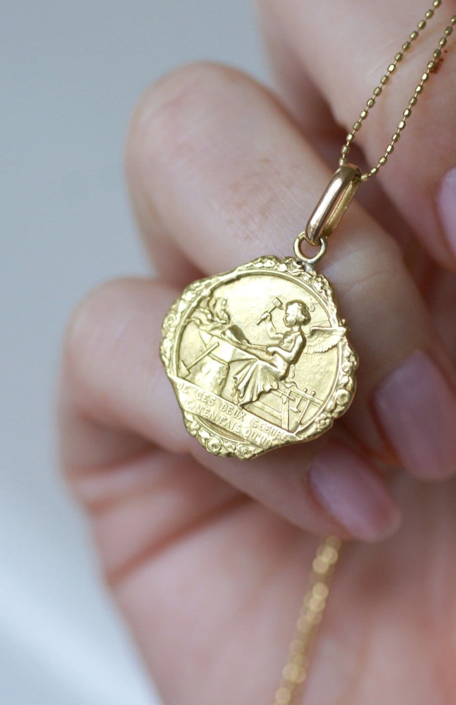 Médaille d'Amour Ange Augis Or Jaune - Galerie Pénélope