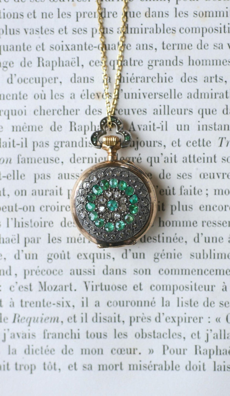 Montre Gousset Or Rose, Emeraudes, et Diamants - Galerie Pénélope