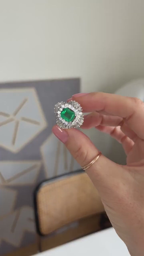 Bague Jupe Emeraude Colombienne et Diamants sur Or Blanc