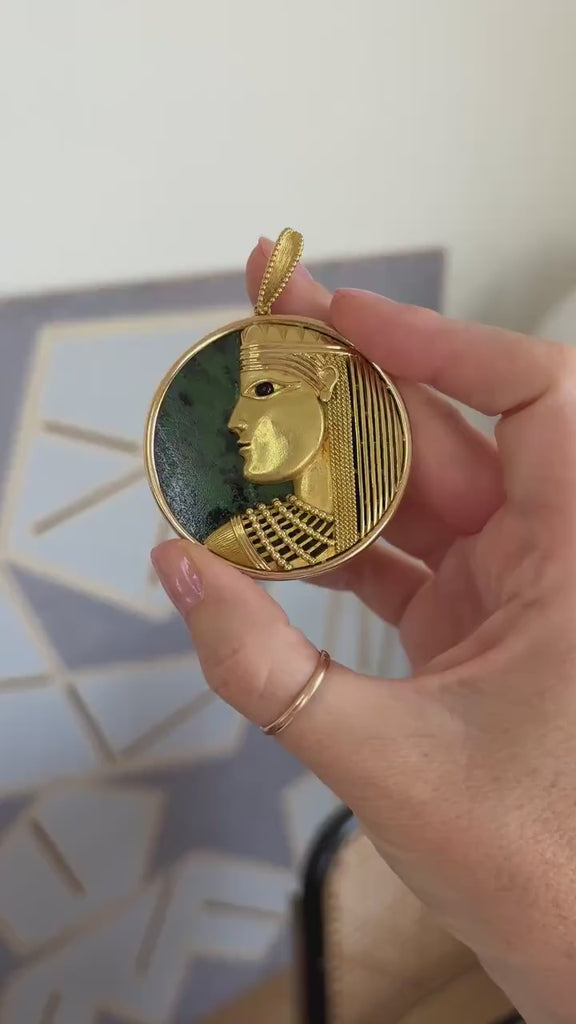 Jean & Pierre Bellin Pendentif Zodiaque Vierge en Or Jaune et Jade Années 70