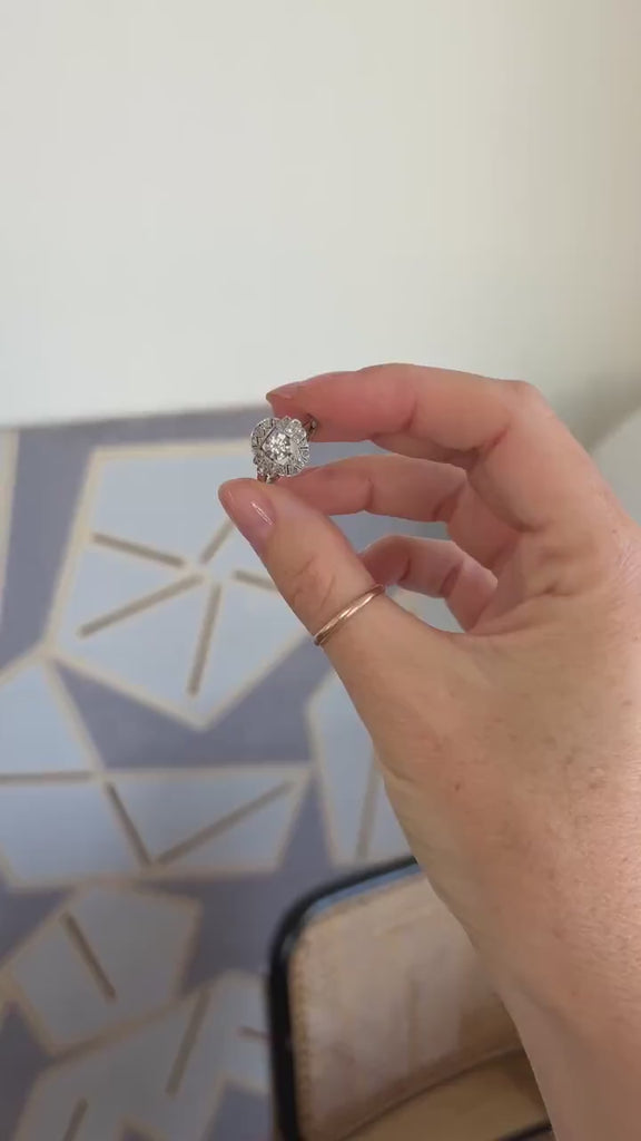 Bague Ovale Art Deco Diamants sur Platine et Or Blanc