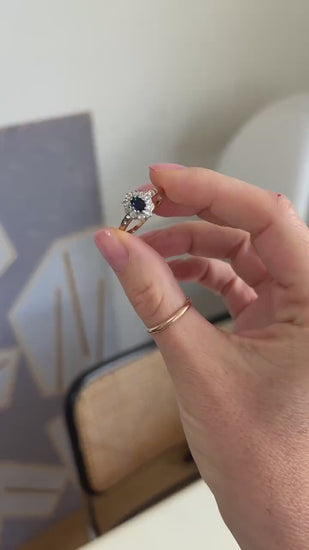 Bague Marguerite Ancienne Saphir Entourage Diamants sur Or Rose et Platine